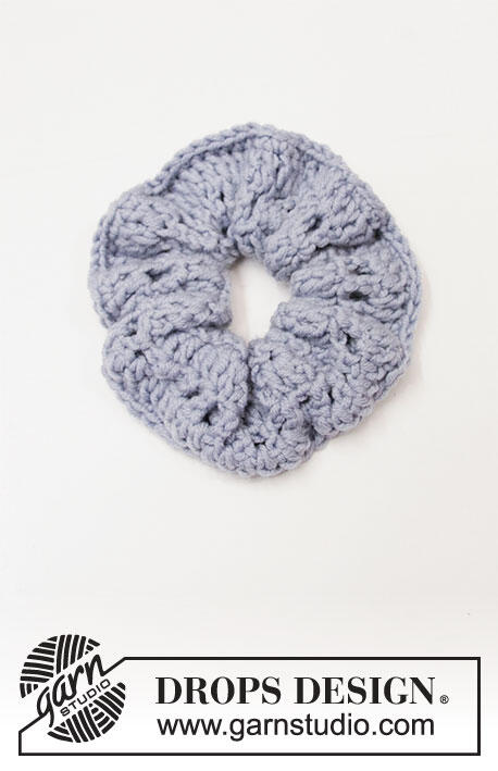 Seaside Scrunchie by DROPS Design