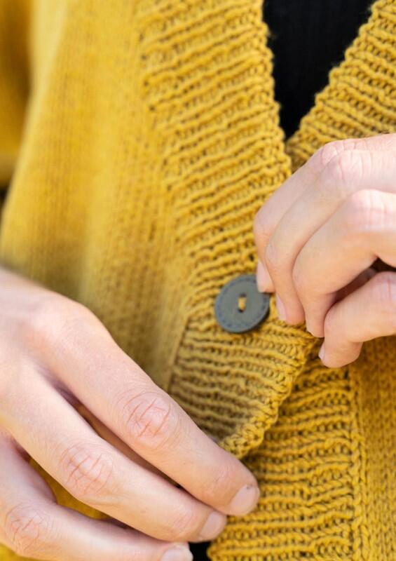 1812 Jersey with deep V-neck and buttons