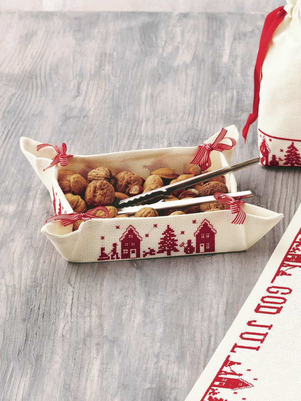 Permin Christmas Embroidery - Basket with Houses 19x19cm