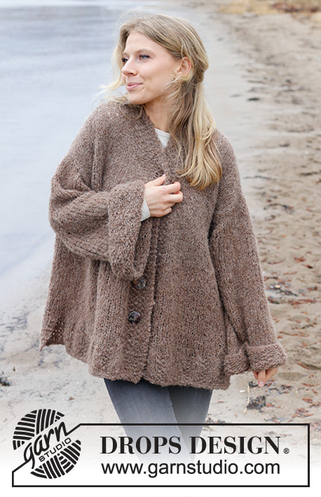 244-21 Oversized Hug by DROPS Design